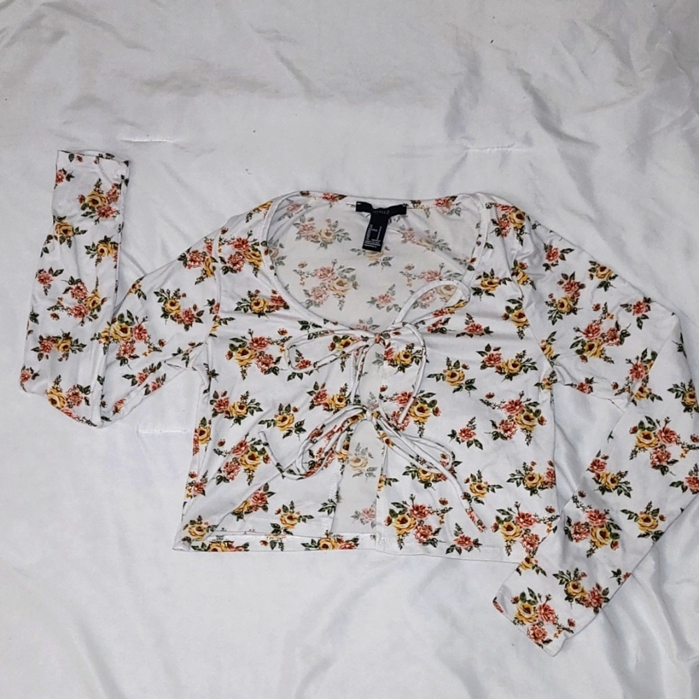 Forever 21 Longsleeve Double Front Tie Closure Floral Longsleeve Crop Top